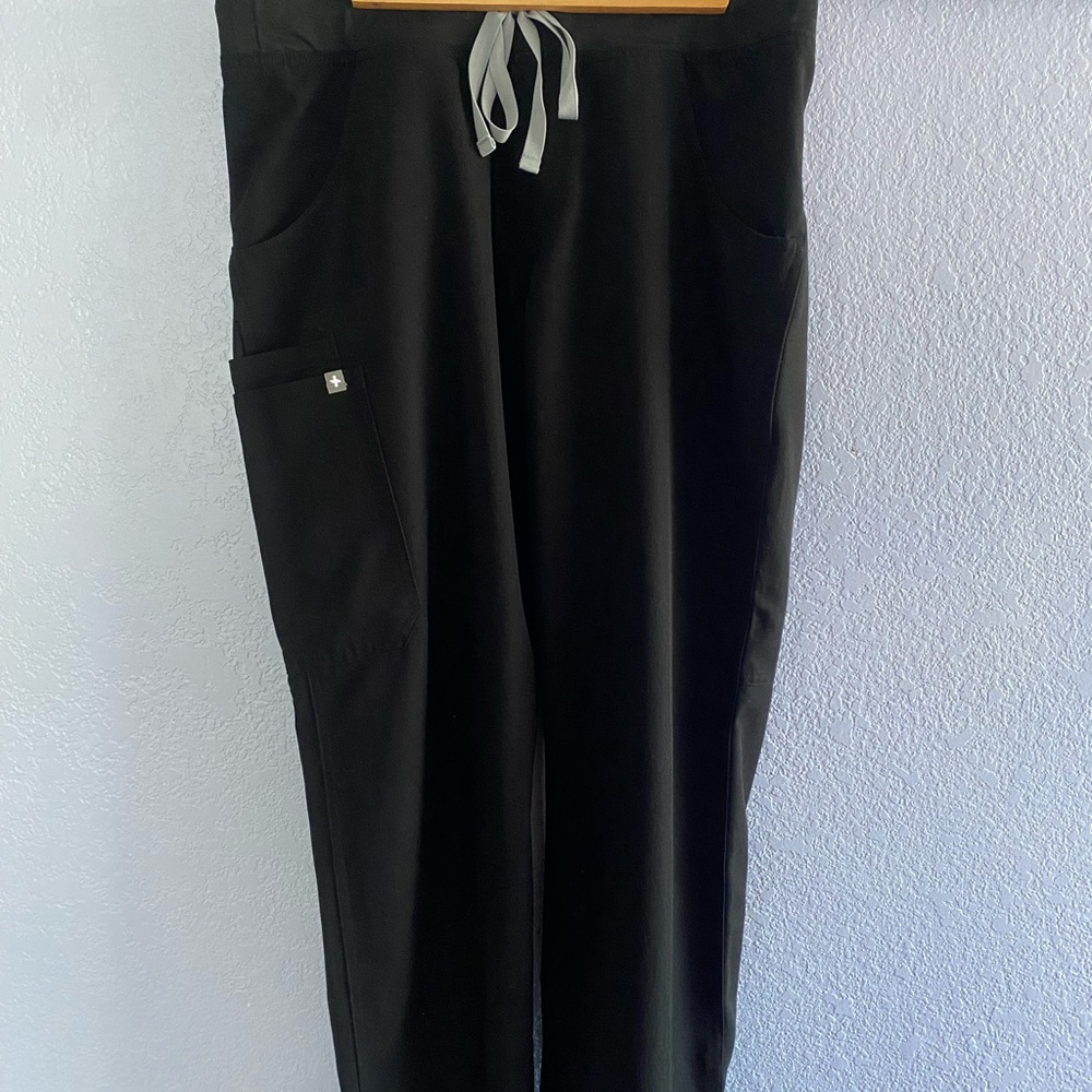 FIGS Kade Cargo scrub pants MP